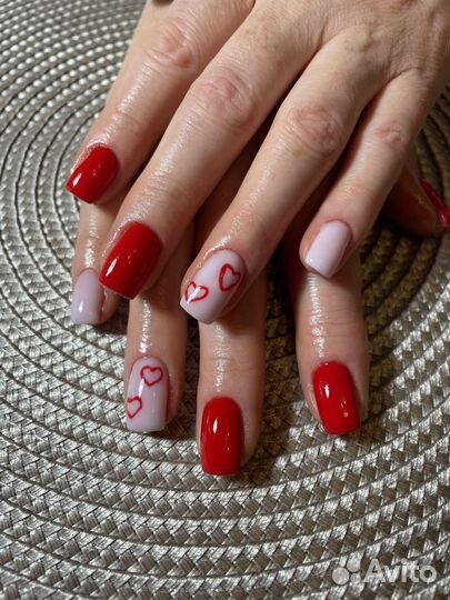 Модель на маникюр