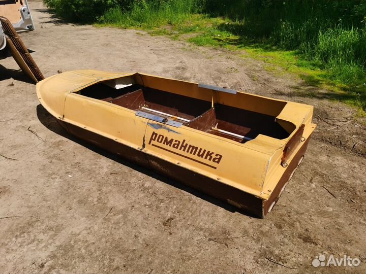 Лодка Романтика