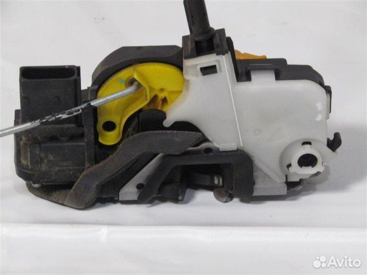 Замок двери передний левый Chevrolet Cruze седан