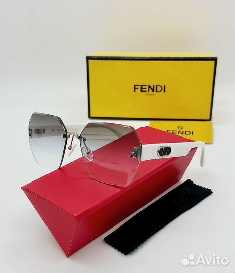 Солнцезащитные очки fendi