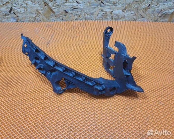 Кронштейн правый Audi A4 Iv B8 cdhb 2009