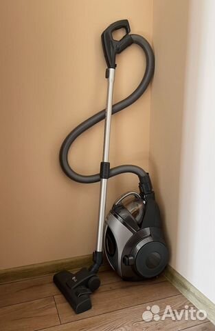 Пылесос lG с контейнером для пыли