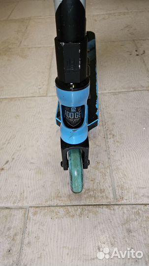 Самокат madd gear Kick Pro 110мм синий/черный
