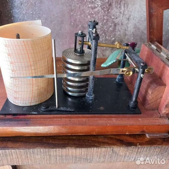 Старинный барограф