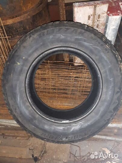 Bridgestone Blizzak Spike-01 275/65 R17 119T