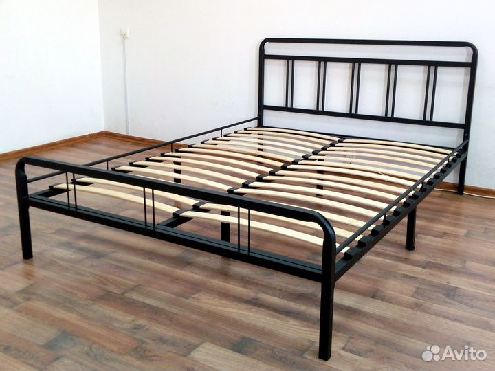 Двуспальная кровать металл