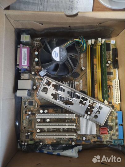 Материнская плата с процессором и памятью