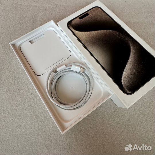 Зарядный провод на iPhone 15 pro max (оригинал)