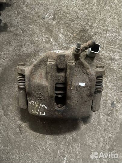 Суппорт передний левый правый Mercedes w124 в124