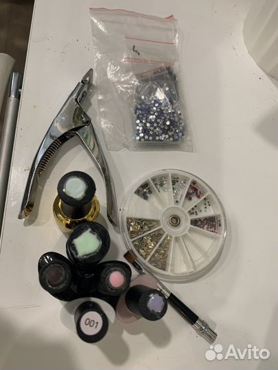 Гель лаки, стразы, кусачки для типс