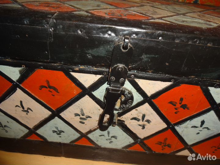 Сундучок старинный