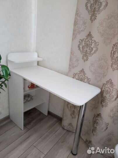 Маникюрный стол складной