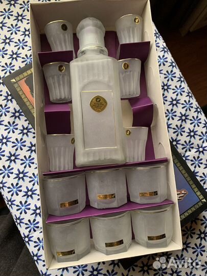 Штоф и 12 стопок- стаканчиков