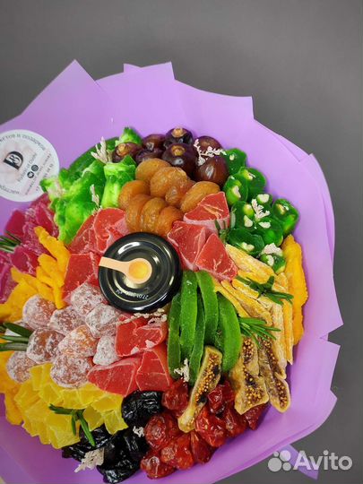 Букет из орехов и сухофруктов