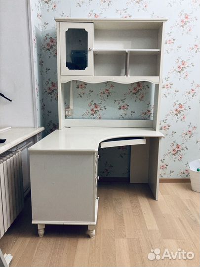 Угловой письменный стол