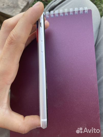 Телефон iPhone se 2020