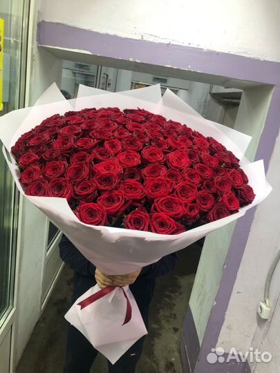 Букеты с доставкой розы 25 51 101 201 подарок