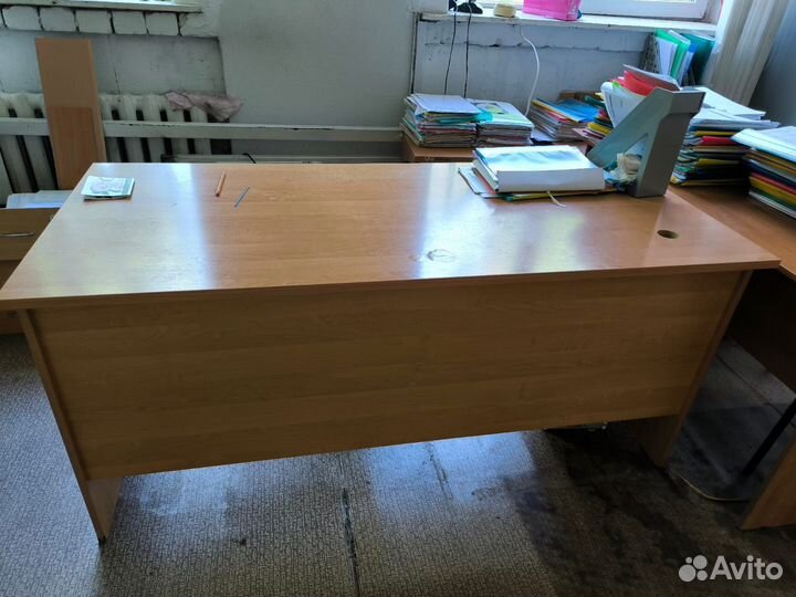 Офисная мебель бу столы тумбы шкафы, сейф металлич