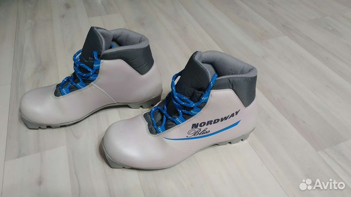 Лыжные ботинки 38