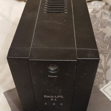 Бесперебойник APS Back-UPS RS 500
