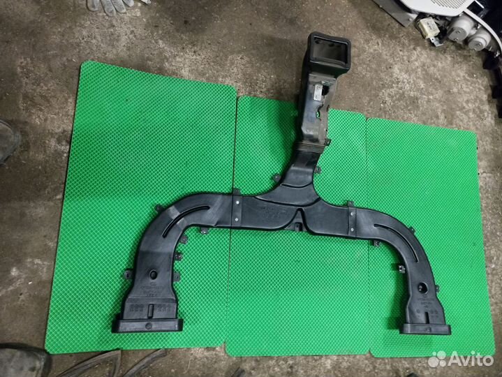 Воздуховод напольный для Kia Carnival 2002-2006