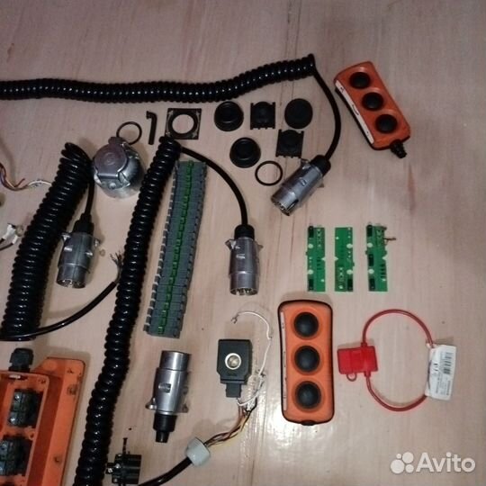 Пульты и запчасти гидроборта трёх кнопочные