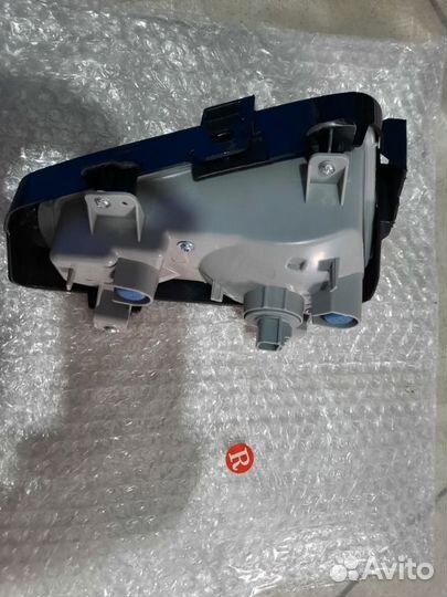 Поворотник в бампер передний правый Toyota Camry