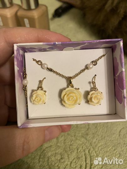 Комплект колье и серьги новые Avon