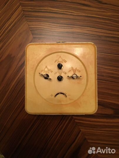 Часы Янтарь