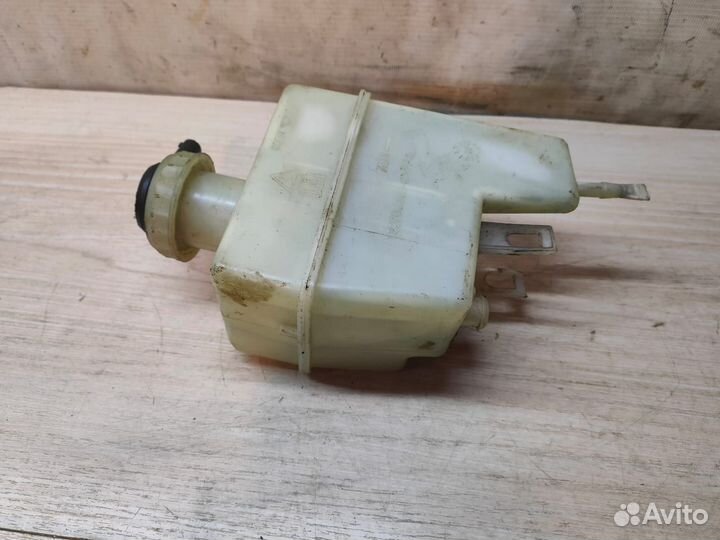 Бачок тормозной жидкости Land Rover Range Rover 3