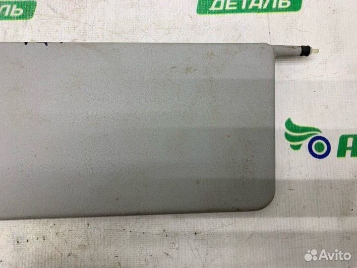 Кoзыpек солнцезащитный правый Mercedes Benz