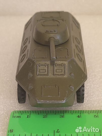 Детская игрушка. Бронетранспортёр. бтр