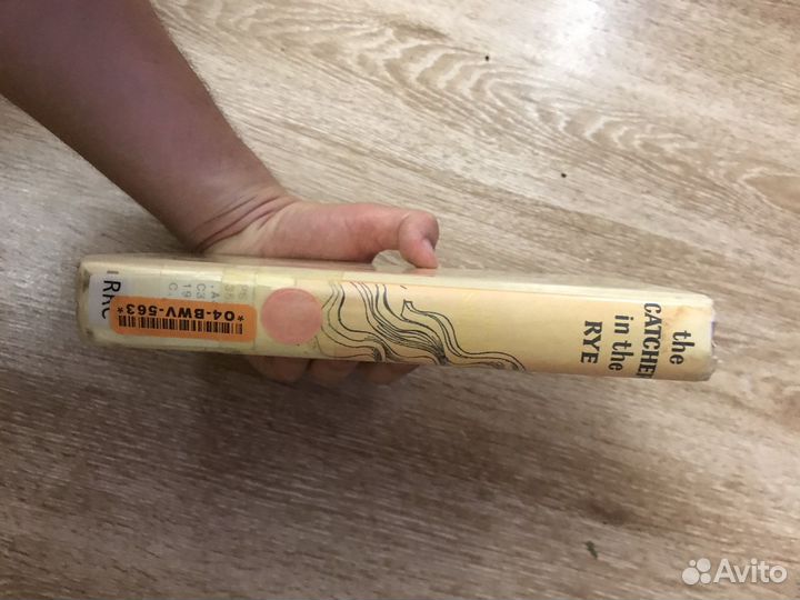 Книга “The Catcher in the Rye” на англ