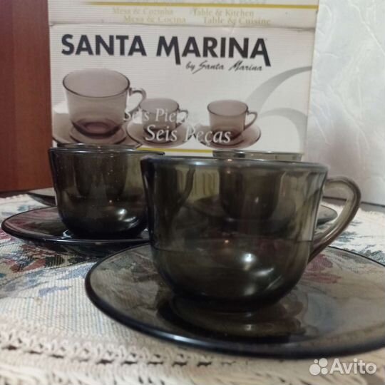 Кофейные чашки с блюдцами