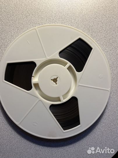 Магнитная лента катушки с записью