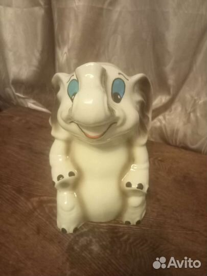 Статуэтка фарфор