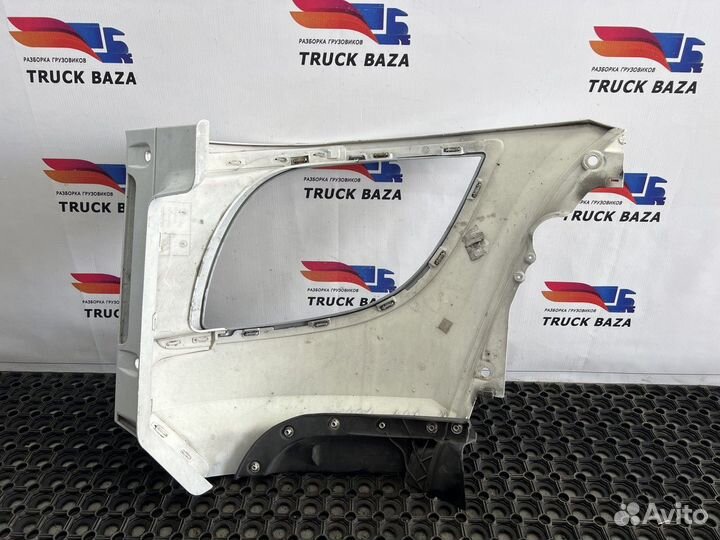 Облицовка фары правой Daf XF106