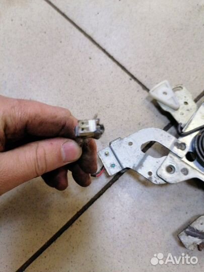 Стеклоподъемник задний правый Mitsubishi Pajero