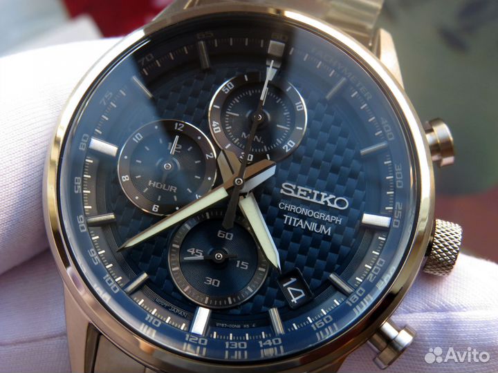 Титановые часы Seiko с изогнутым стеклом