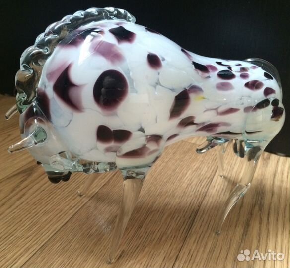 Бык из стекла