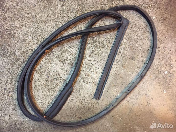 Уплотнитель двери задней правой Киа Рио Kia Rio 4