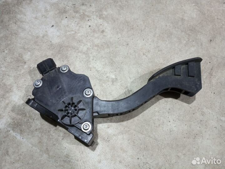 Педаль газа Toyota Corolla 150 2006-13 левый руль