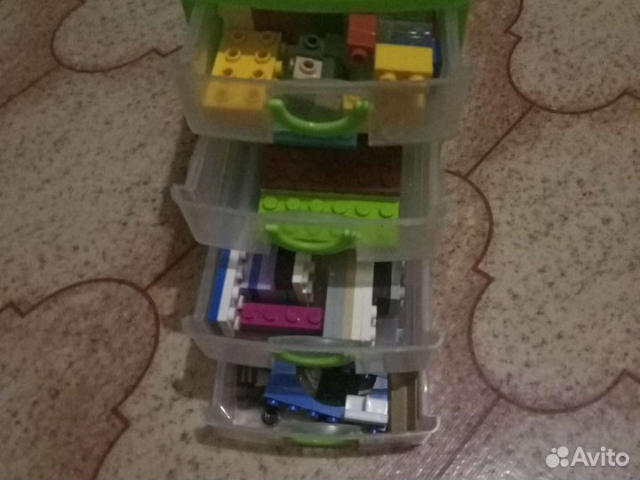 Небольшой ящик Лего и не Лего