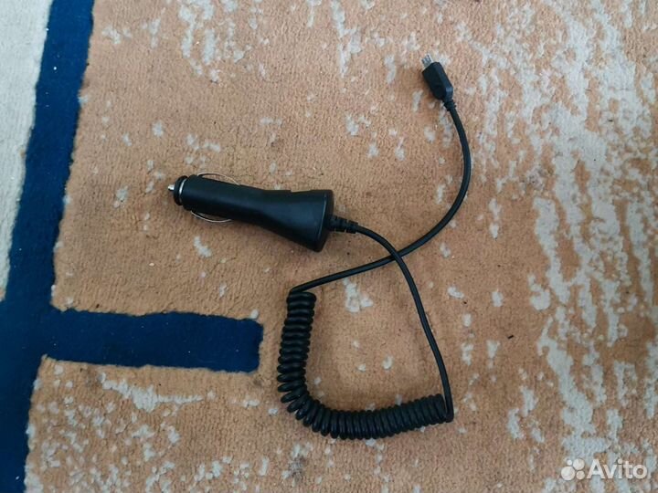 Автомобильная зарядка микроusb