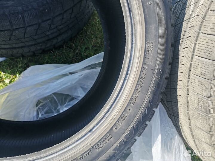 Bridgestone Blizzak VRX 235/50 R18
