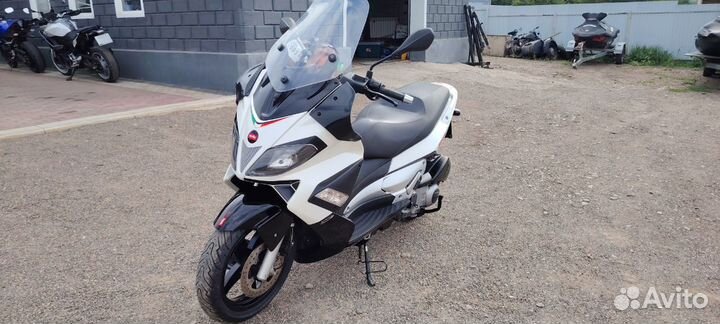 Aprilia sr max 300 ie