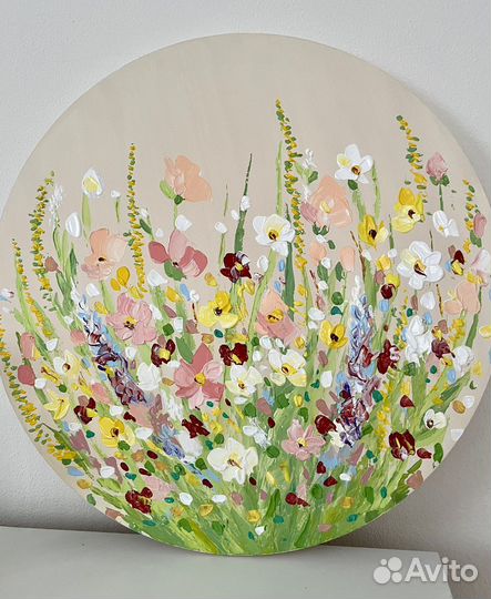 Картина с цветами на круглом холсте. 50 см