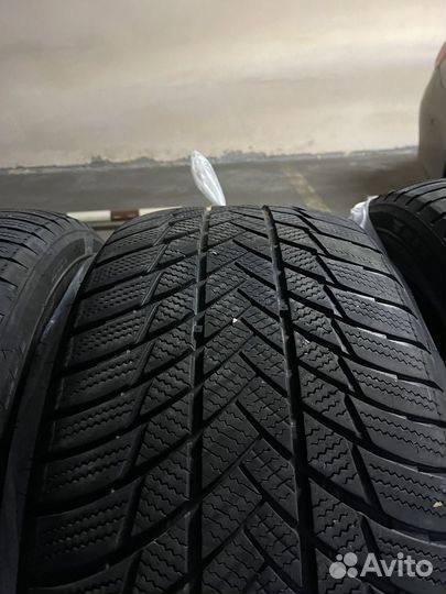 Bridgestone Blizzak LM-001 285/45 R21