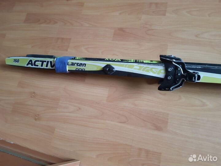 Лыжные ботинки и лыжи