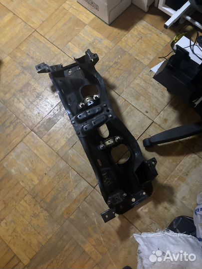 Подрамник subaru